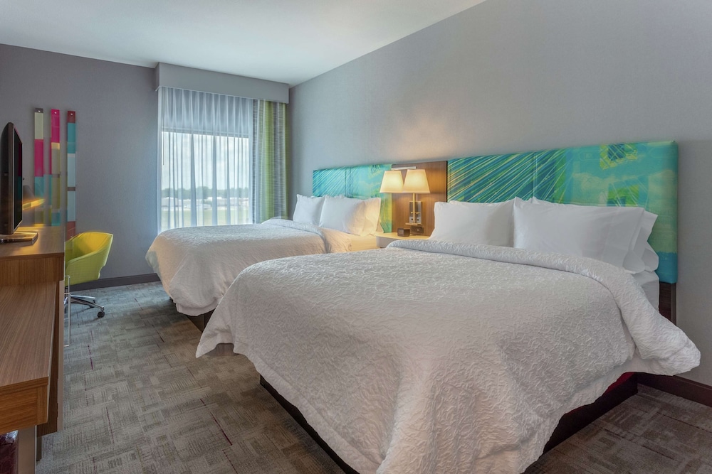 Hampton Inn & Suites Burlington IA 24/46