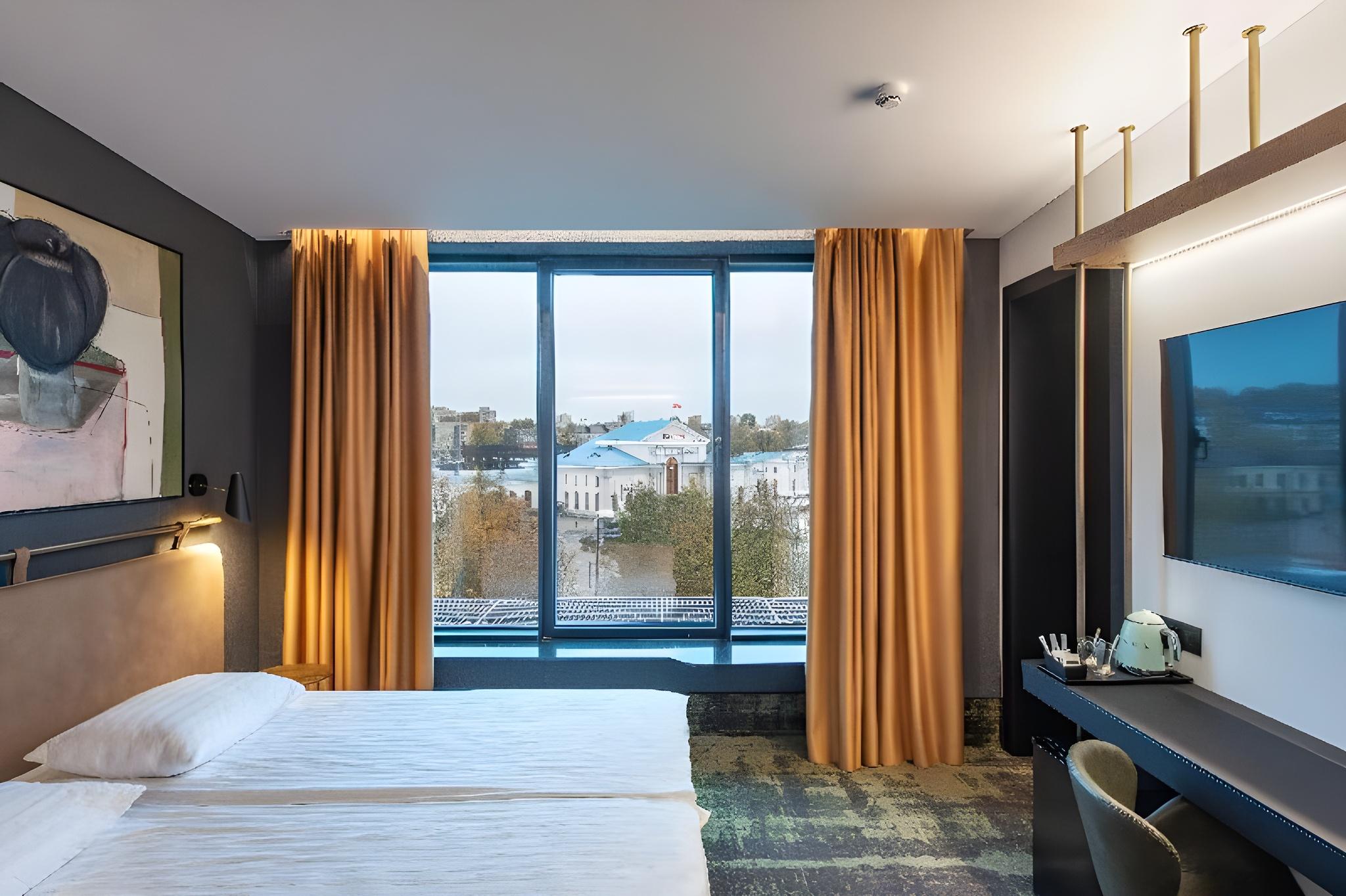 Room, Single, Double Bed, Sky View, Old Town View