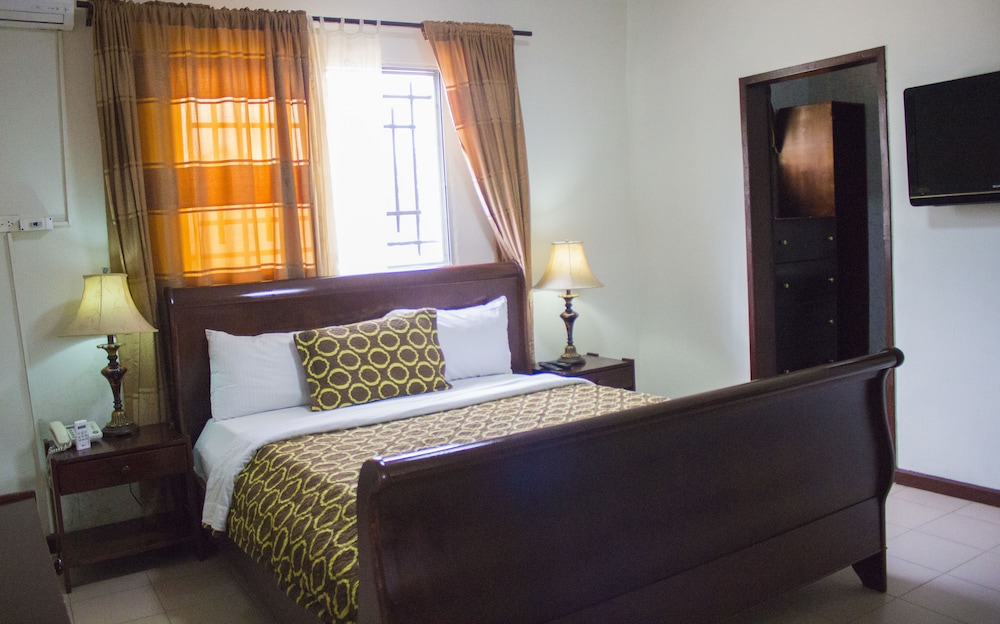Embassy Suites Hotels & Restaurant 14/20