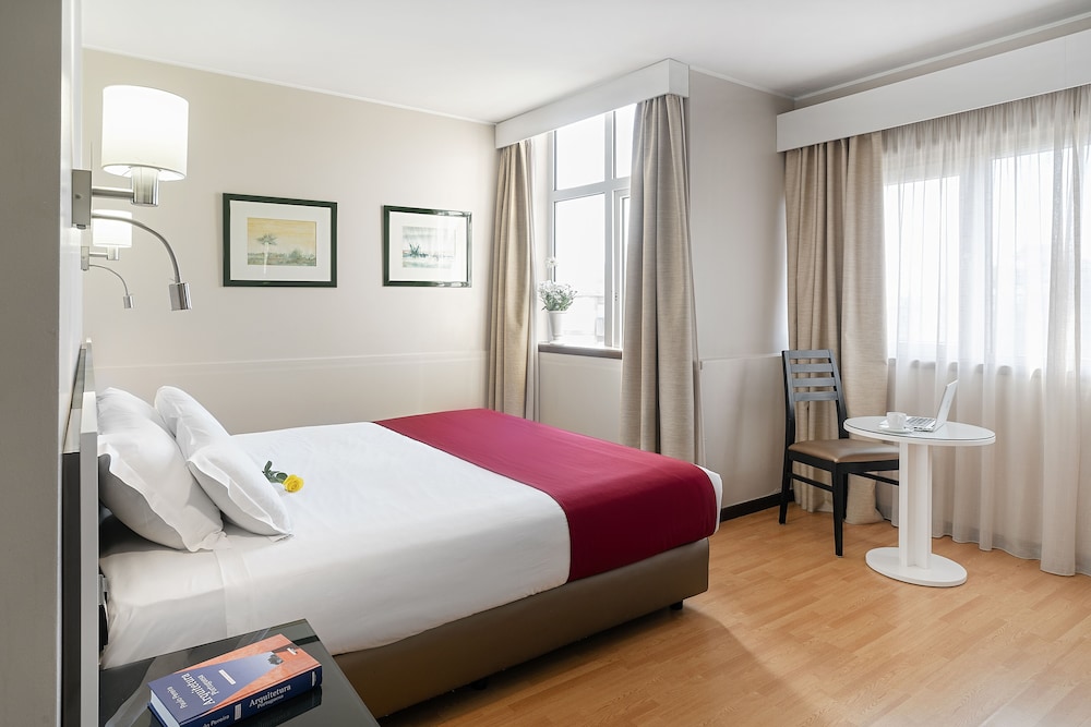 Urban Hotel Amadeos 5/33