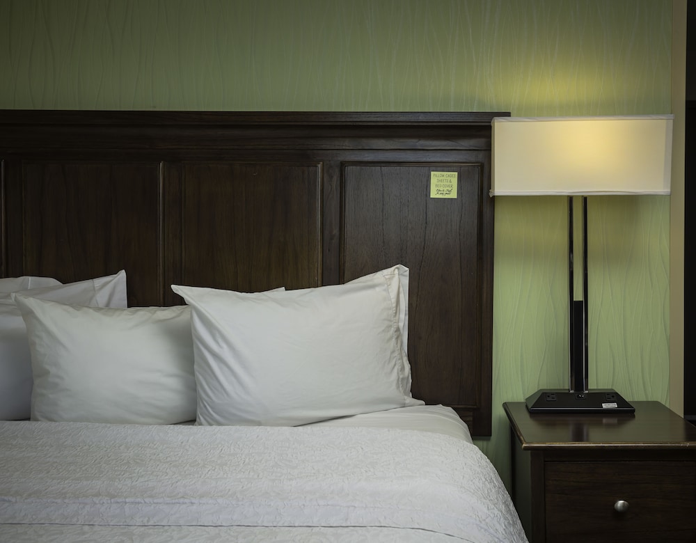 Hampton Inn and Suites Suisun City Waterfront 14/50