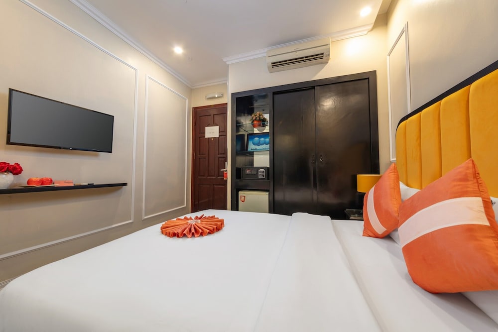 Omina Hanoi Hotel 10/50