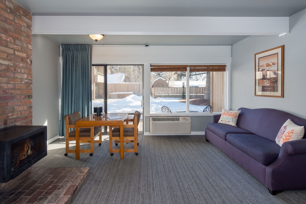 Tamarack Lodge 39/54