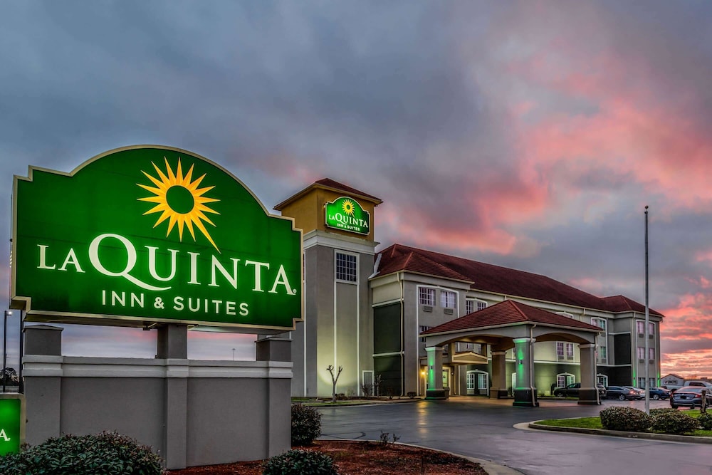 La Quinta Inn & Suites by Wyndham Canton MS 2/37