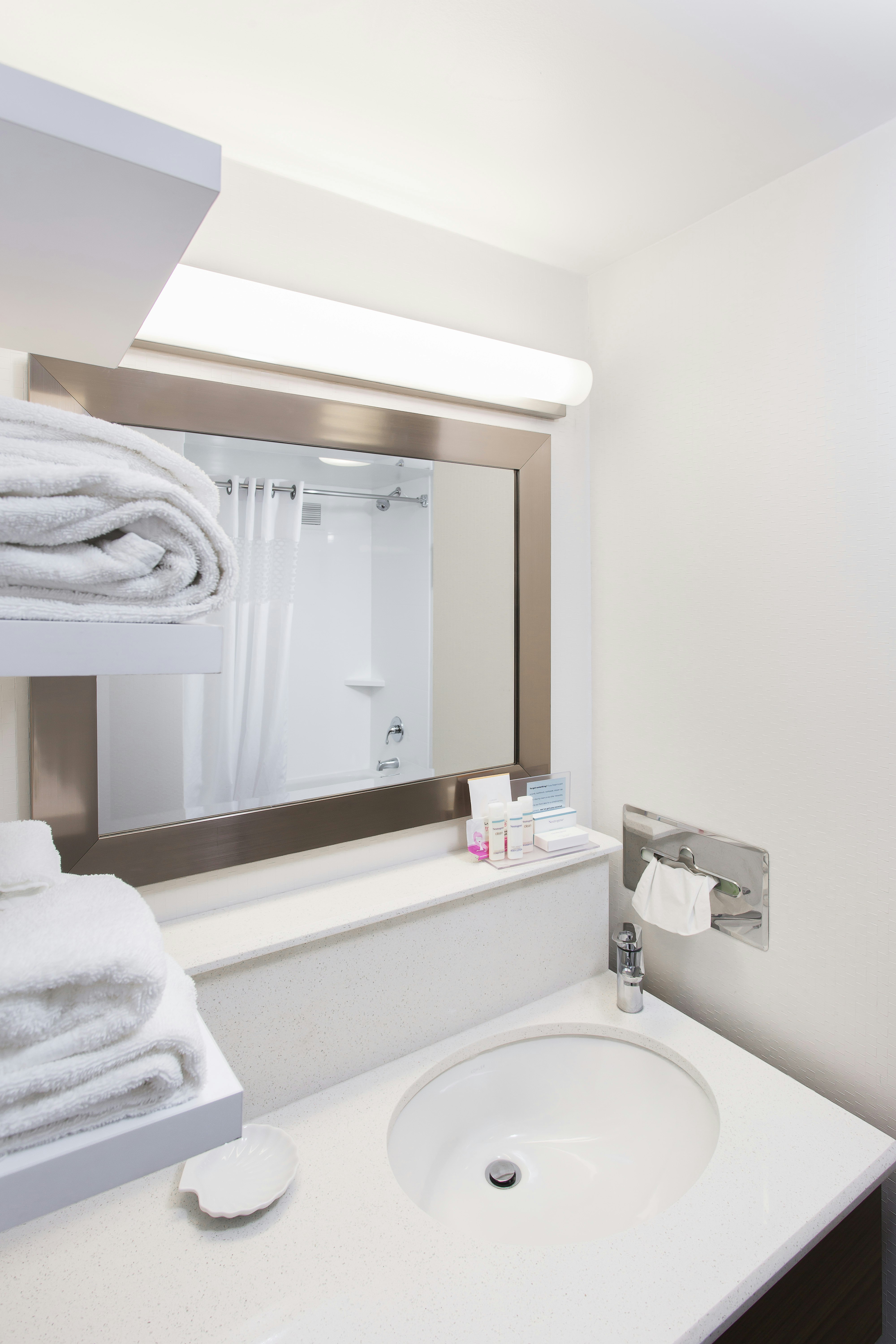 استوديو بسرير كينج، Hampton Inn by Hilton Troy 3/4