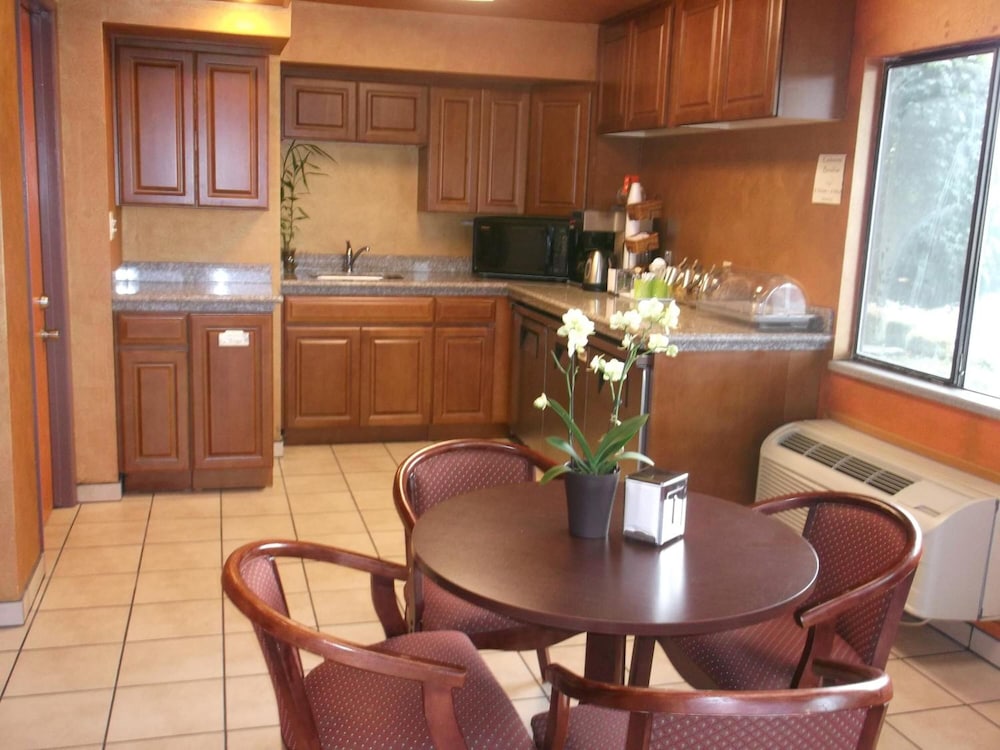 Sunrise Inn 38/59