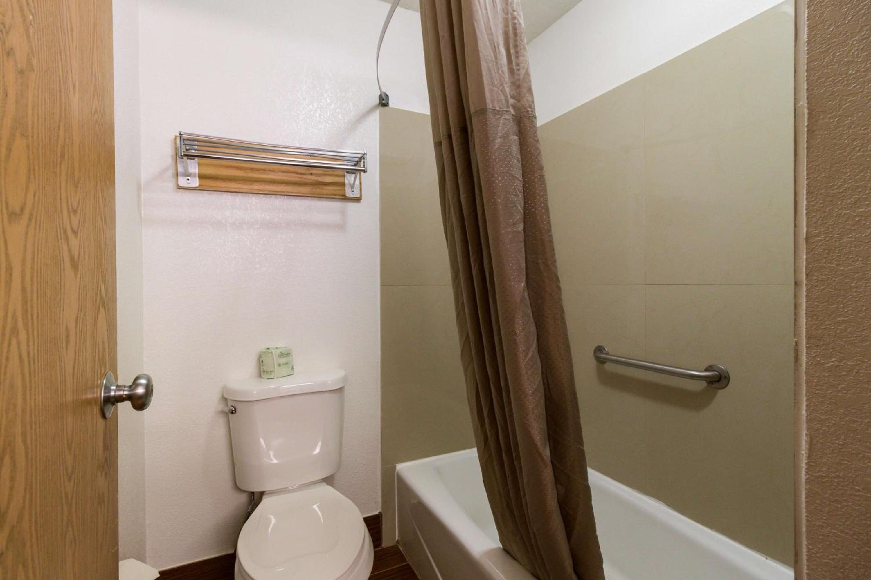 غرفة رباعية بسريرين مزدوجين، Motel6 Davenport, IA 4/4