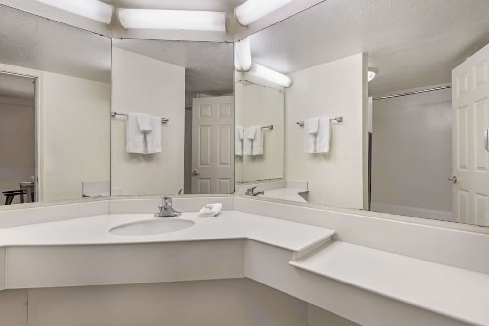 La Quinta Inn San Antonio I 35 N At Rittiman Road 24/46