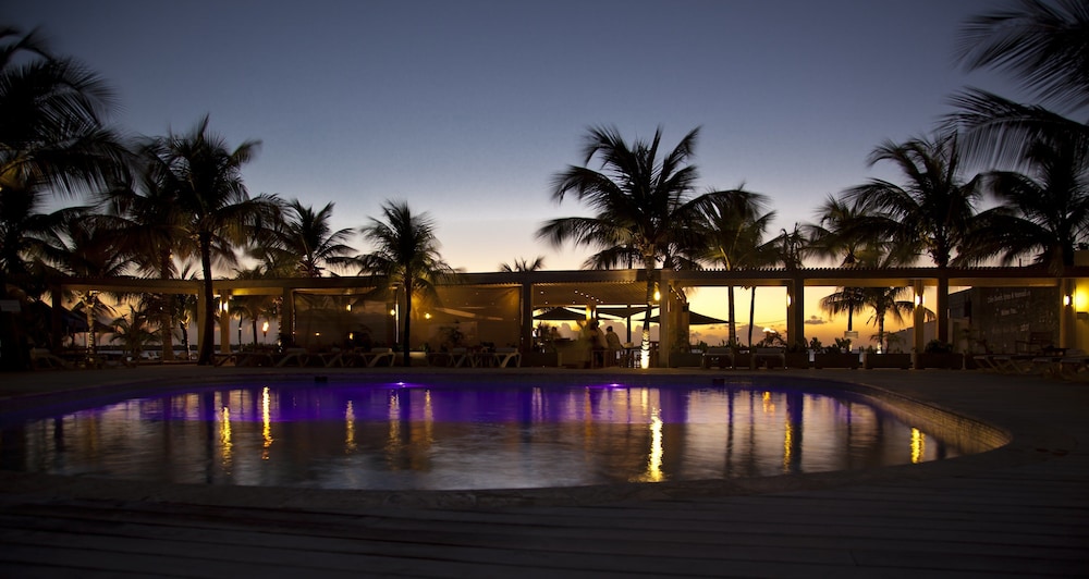 Eden Beach Resort 58/63