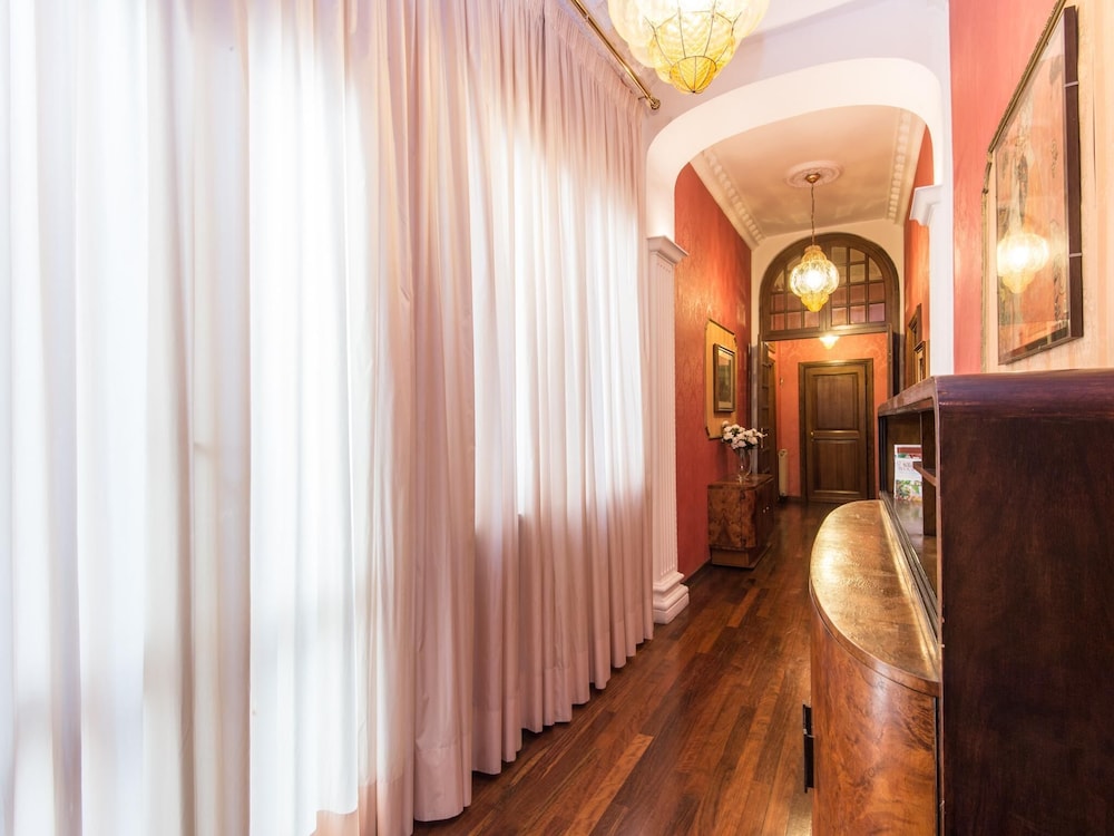 RSH Spanish Steps Luxury Apartment 17/44