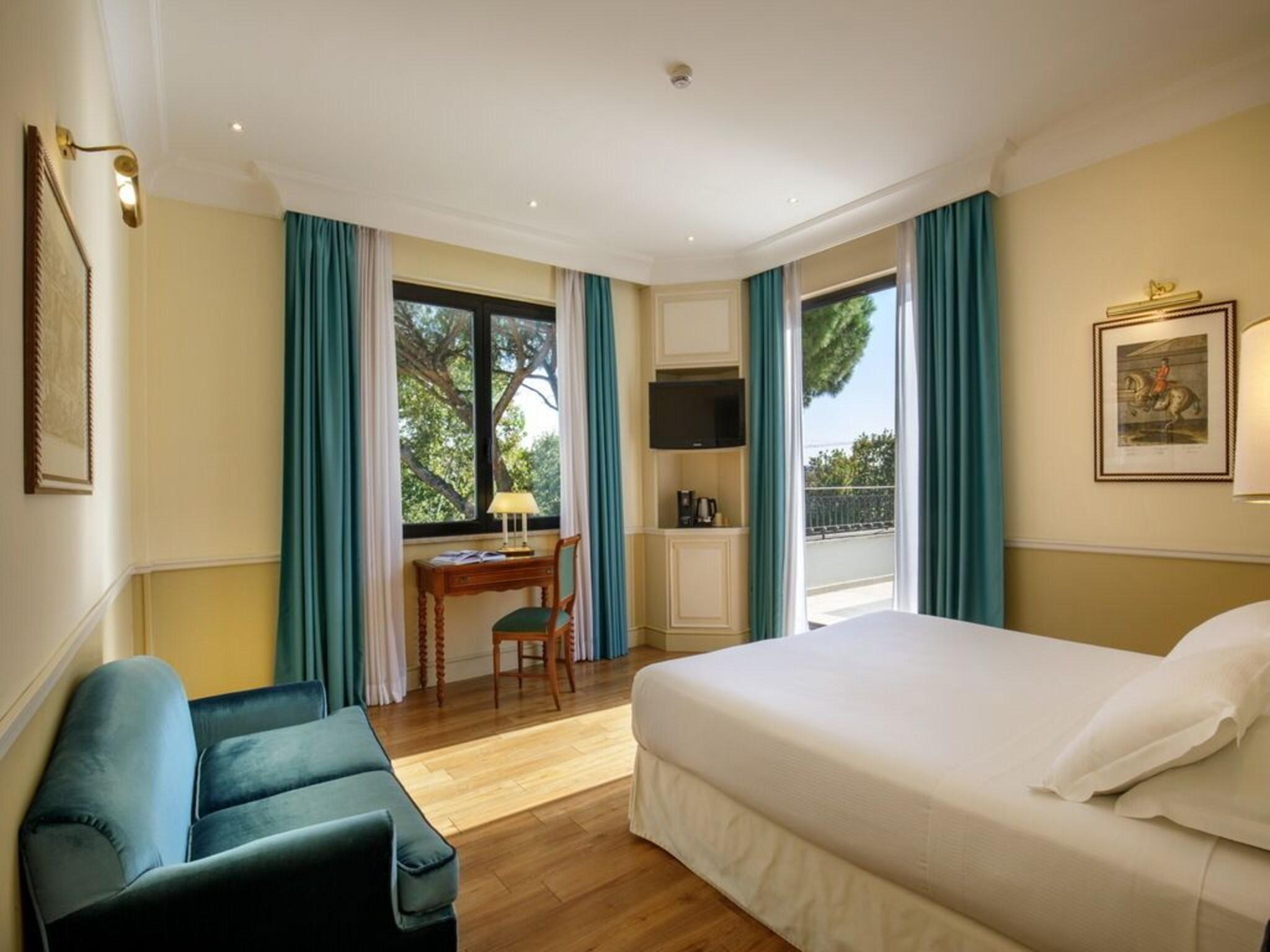 Studio, Queen Bed
