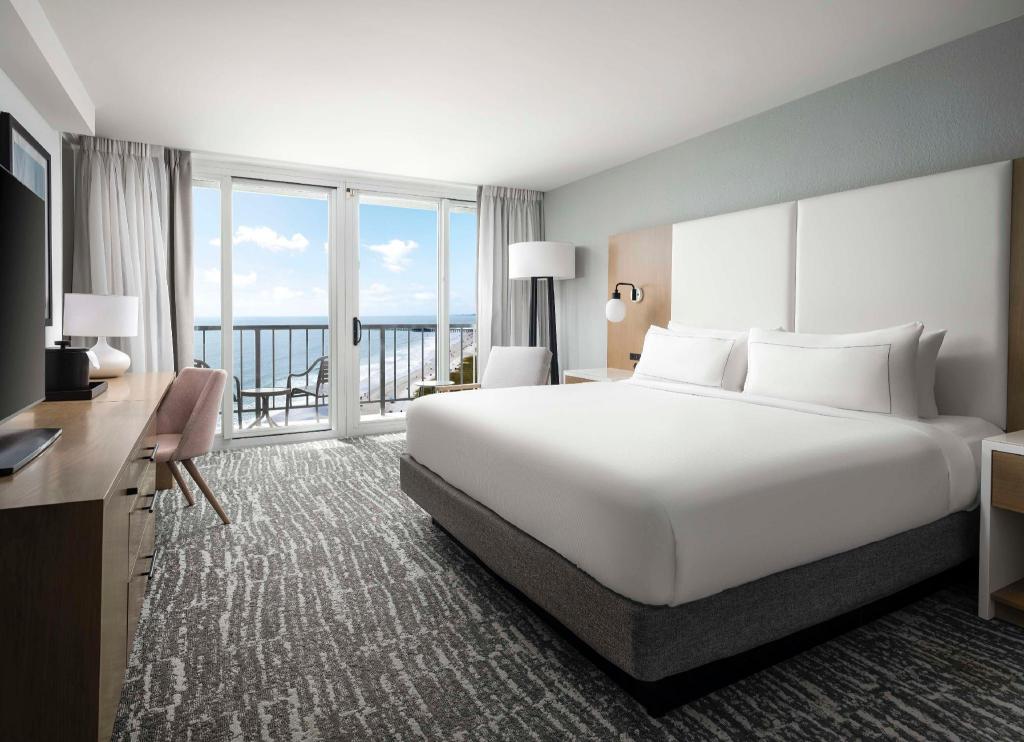 Expanded, Suite, King Bed, Ocean View, Sofa