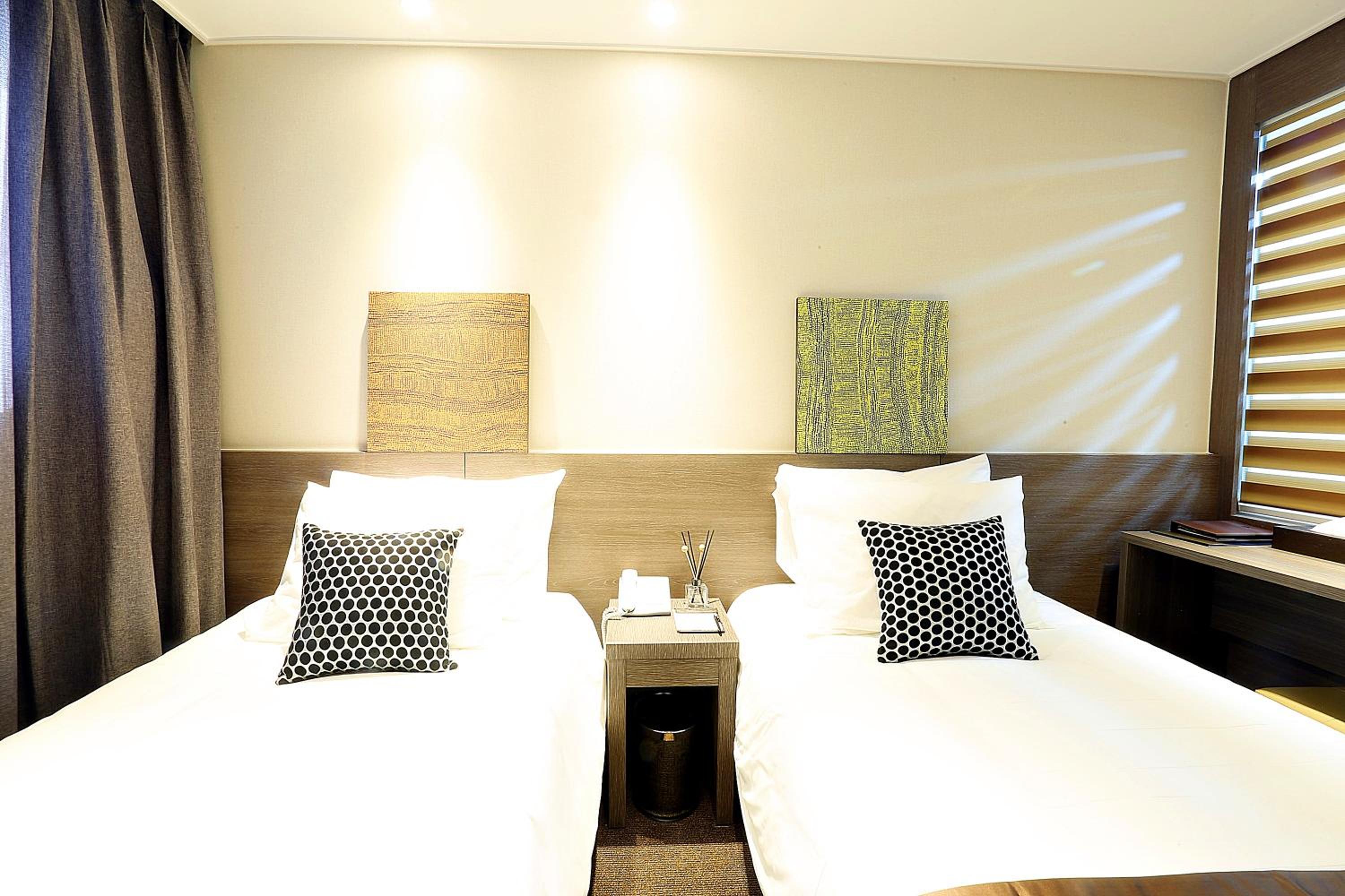 Grand Millions Hotel 24/42