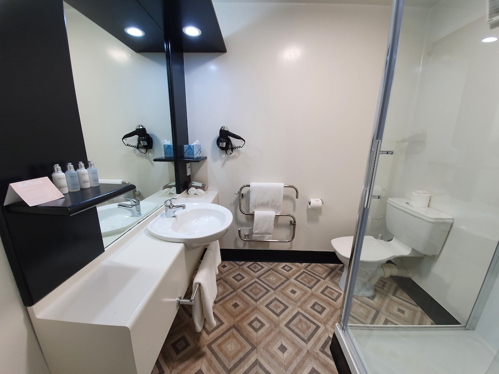 Heritage Gateway Hotel 54/55