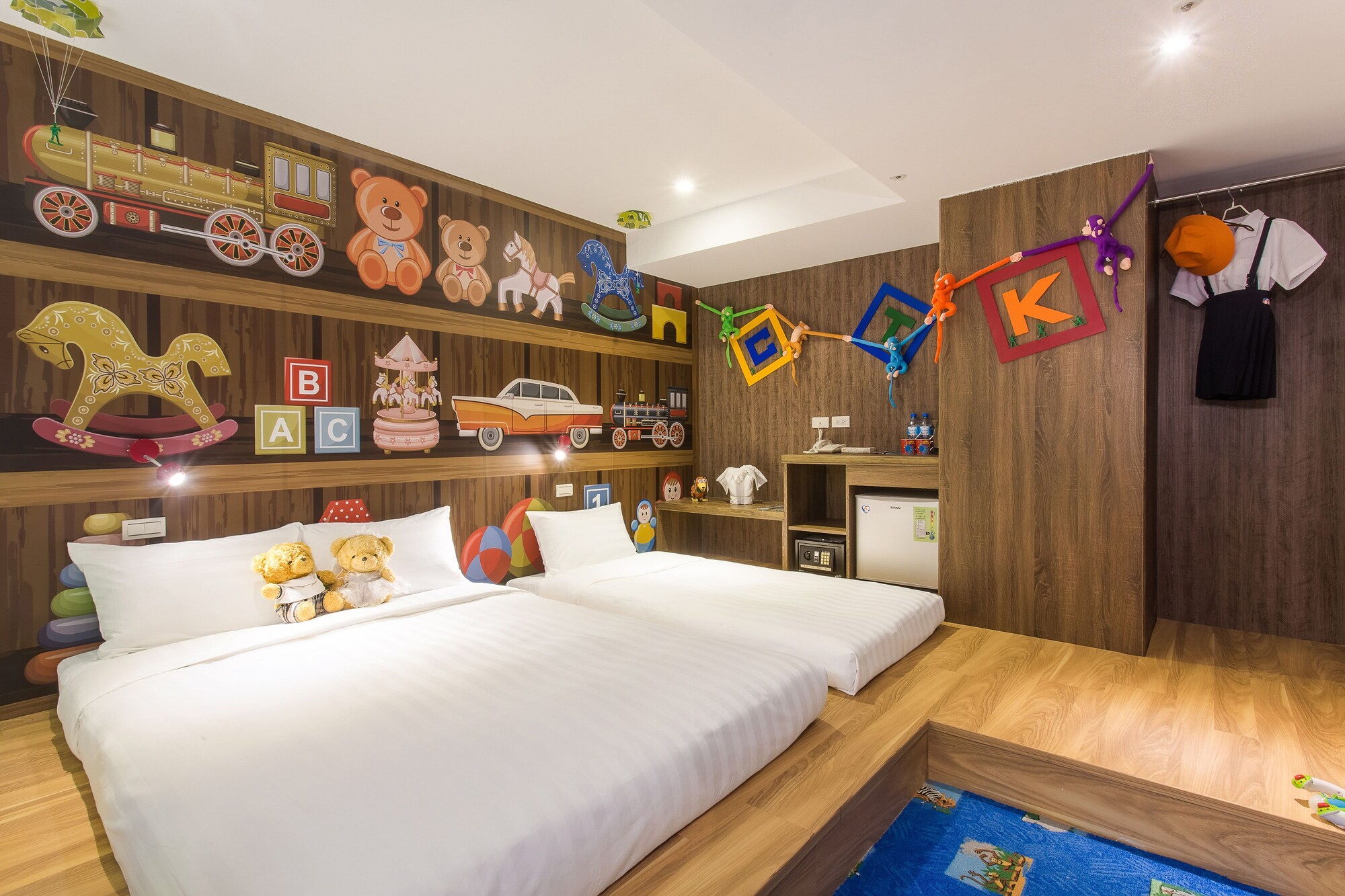 ROOM, TRIPLE