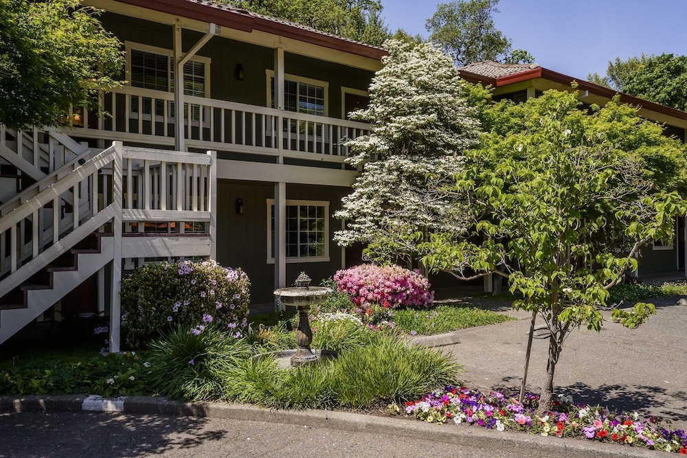 The Jack London Lodge 10/45