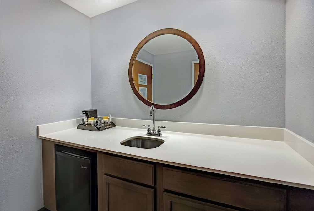 Hampton Inn and Suites Augusta West photo3