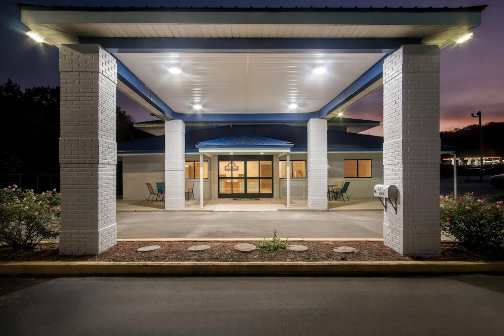Days Inn by Wyndham Renfro Valley Mount Vernon 7/50