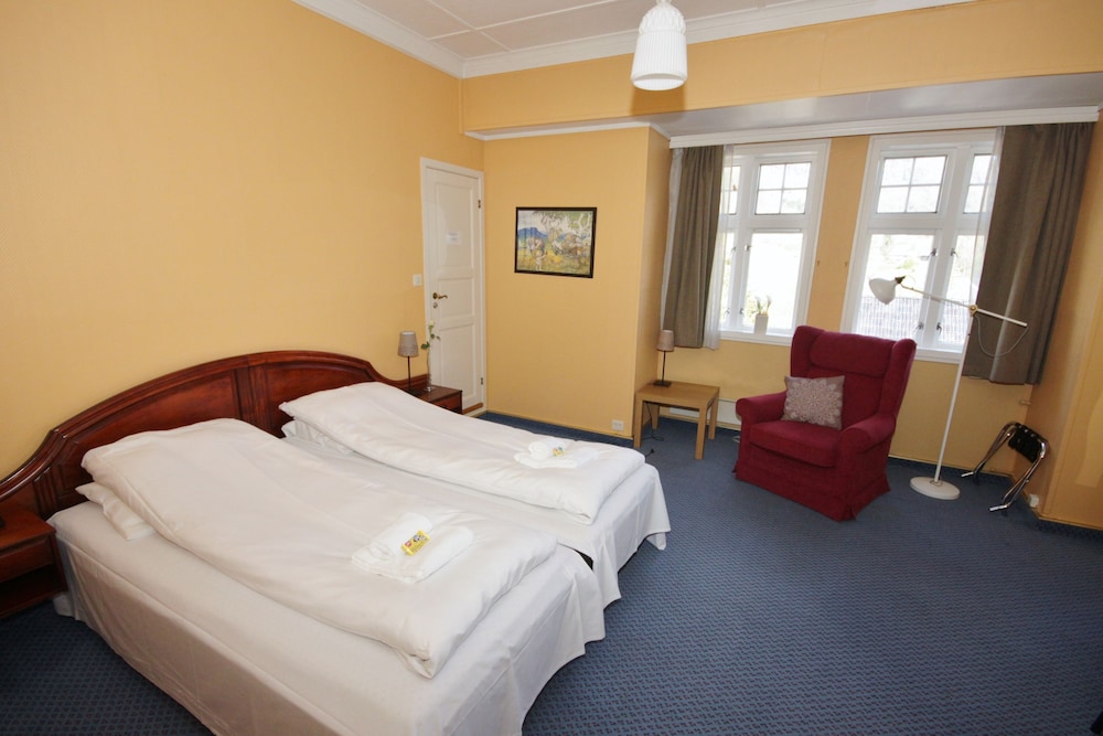 Comfort, Twin Beds, Mountain View
