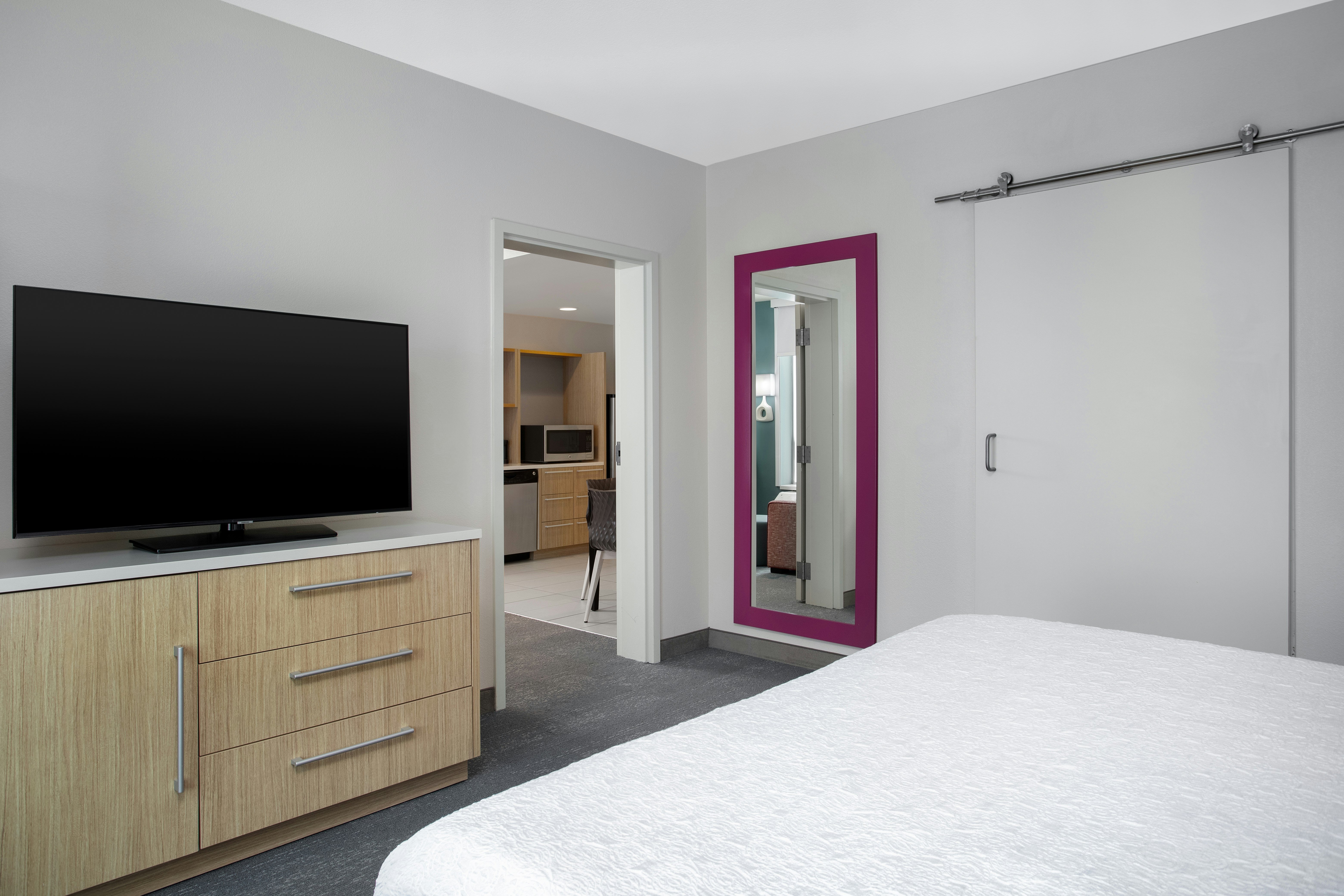 1 BEDROOM, SUITE, KING BED