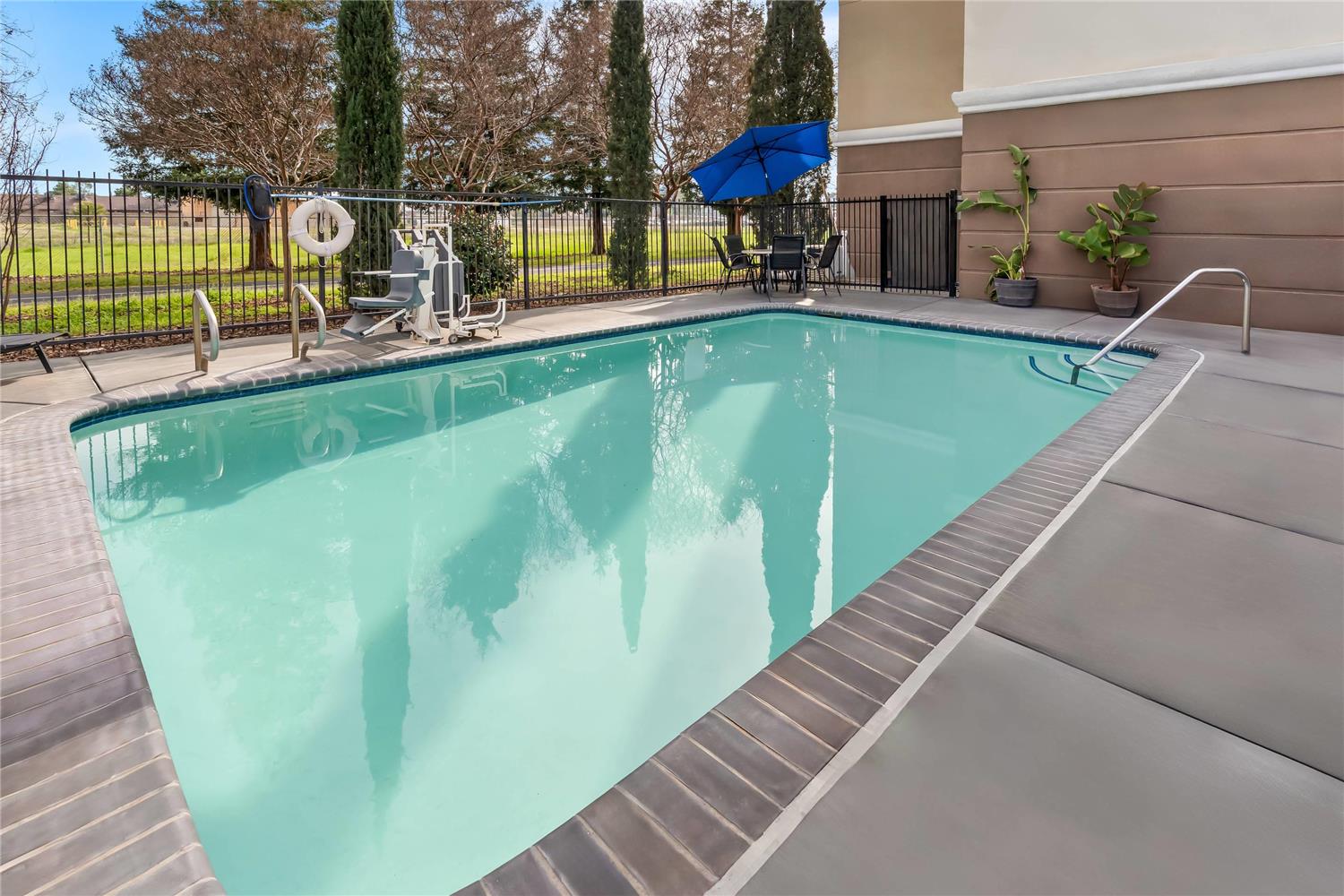 Comfort Suites Clovis - Fresno 17/23