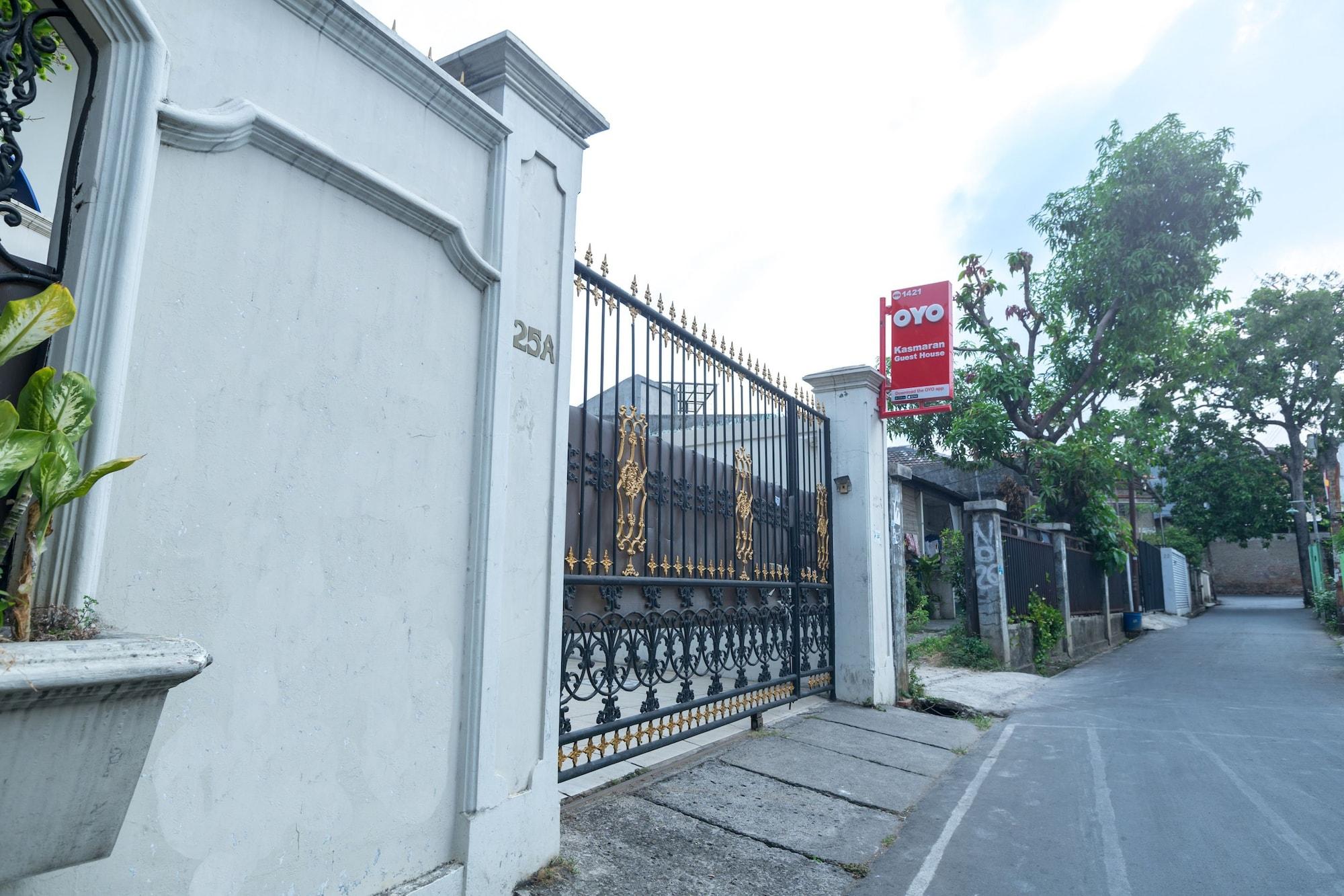 OYO 1421 Kasmaran Guest House Syariah 23/32