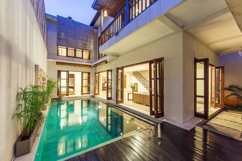 White Lotus Villa 25/50