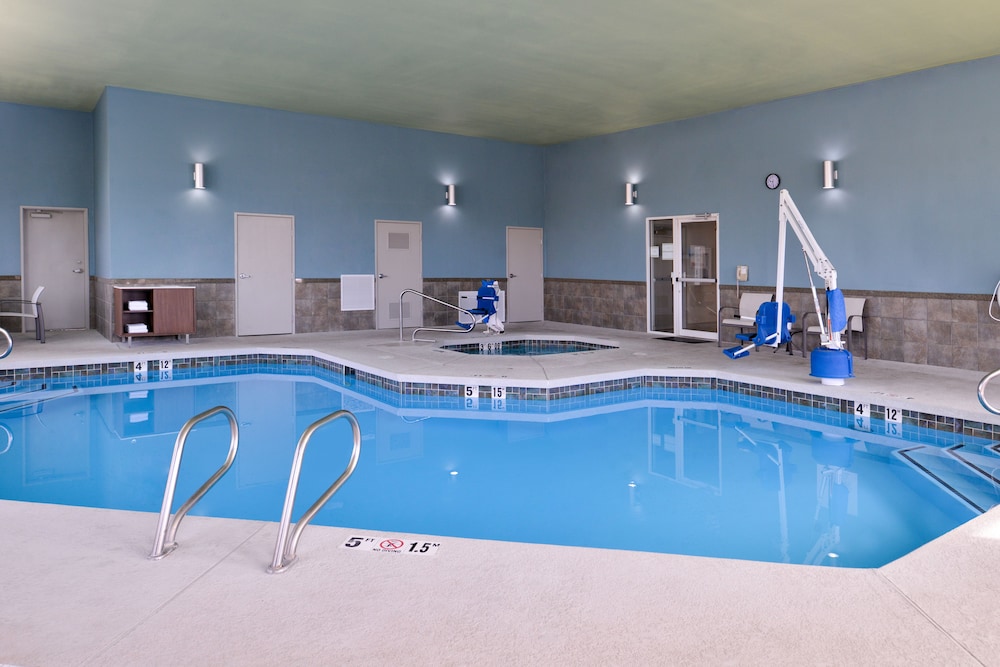 Holiday Inn Express Hotel And Suites Farmington Bloomfield 1/69