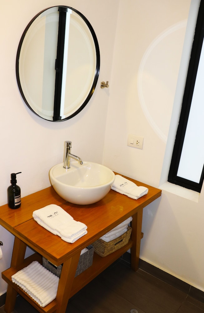 THE LOT HOTEL BOUTIQUE 30/31