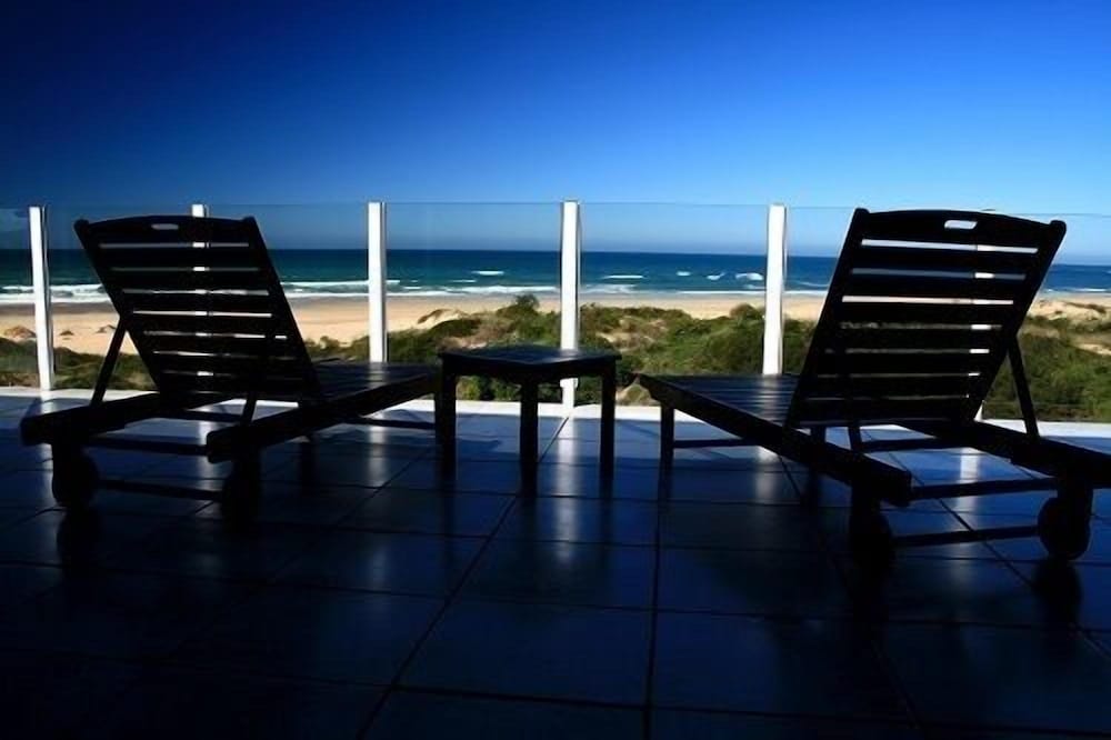 Island Vibe Jeffreys Bay Hostel 35/41