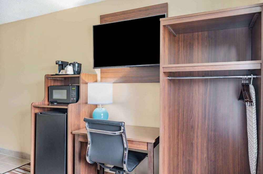 Super 8 by Wyndham Joliet 22/39