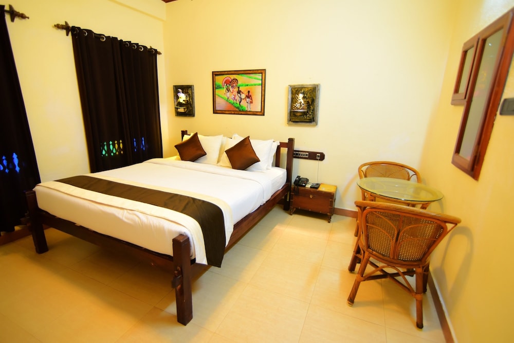 KOVALAM BEACH HOTEL 16/36