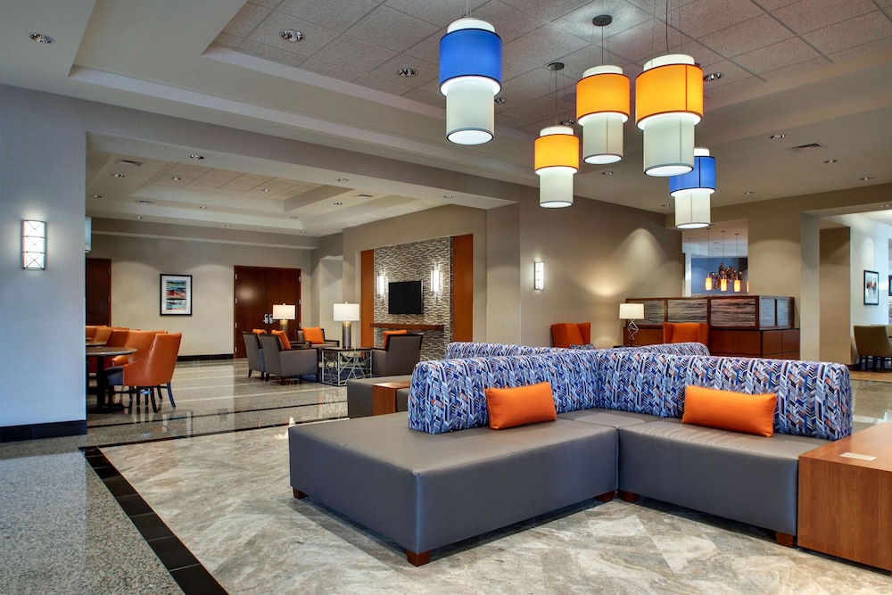 Drury Inn & Suites Iowa City Coralville 25/50