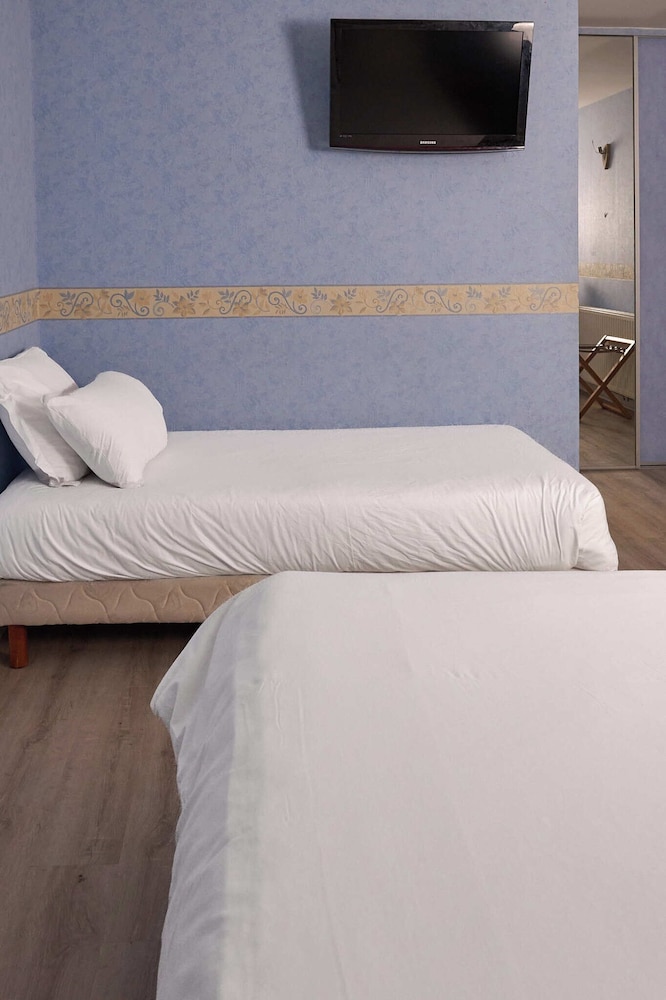 HOTEL LE PLAT D'ETAIN 9/39