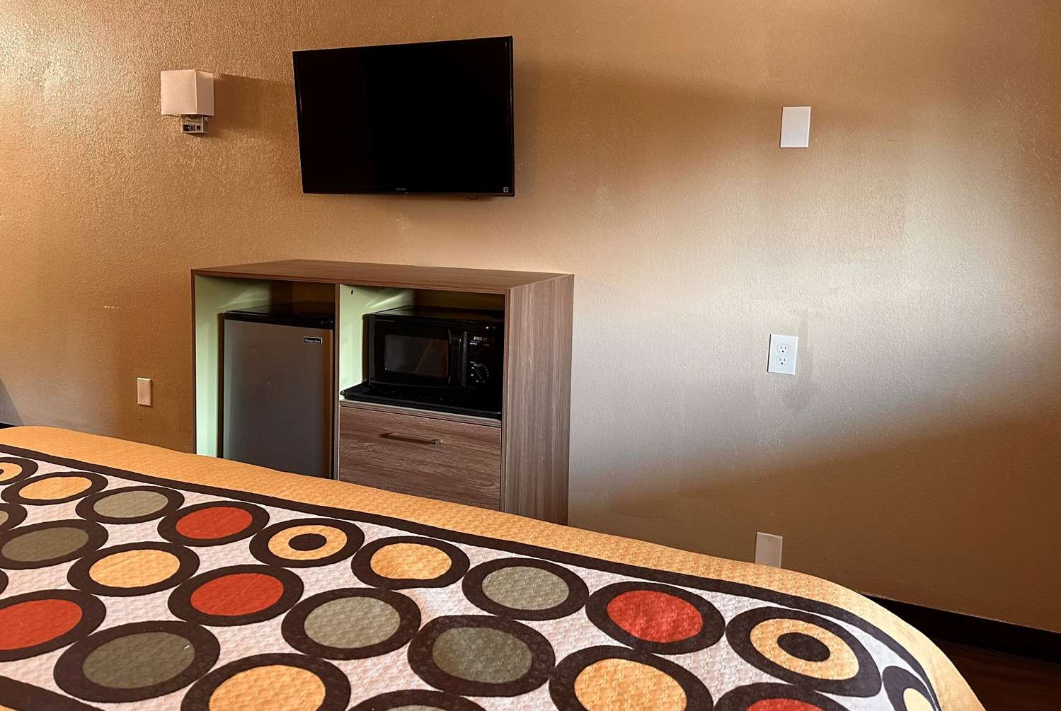 Super 8 by Wyndham Cincinnati/Springdale OH 11/17