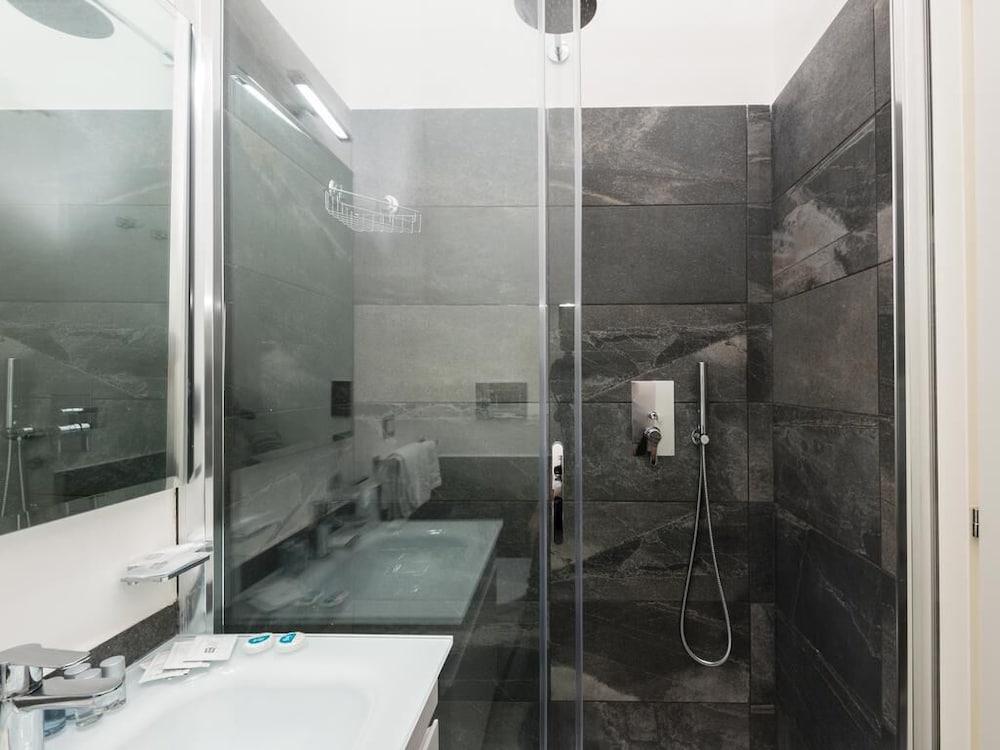 Arch Rome Suites 18/75