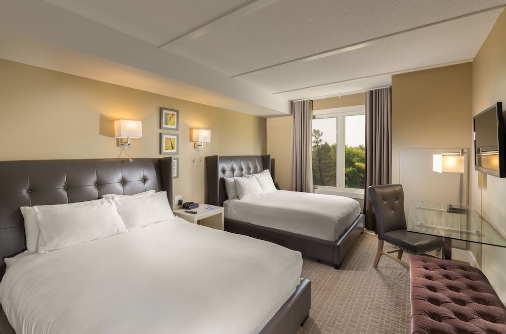 Deluxe, 2 Queen Beds, Water Side