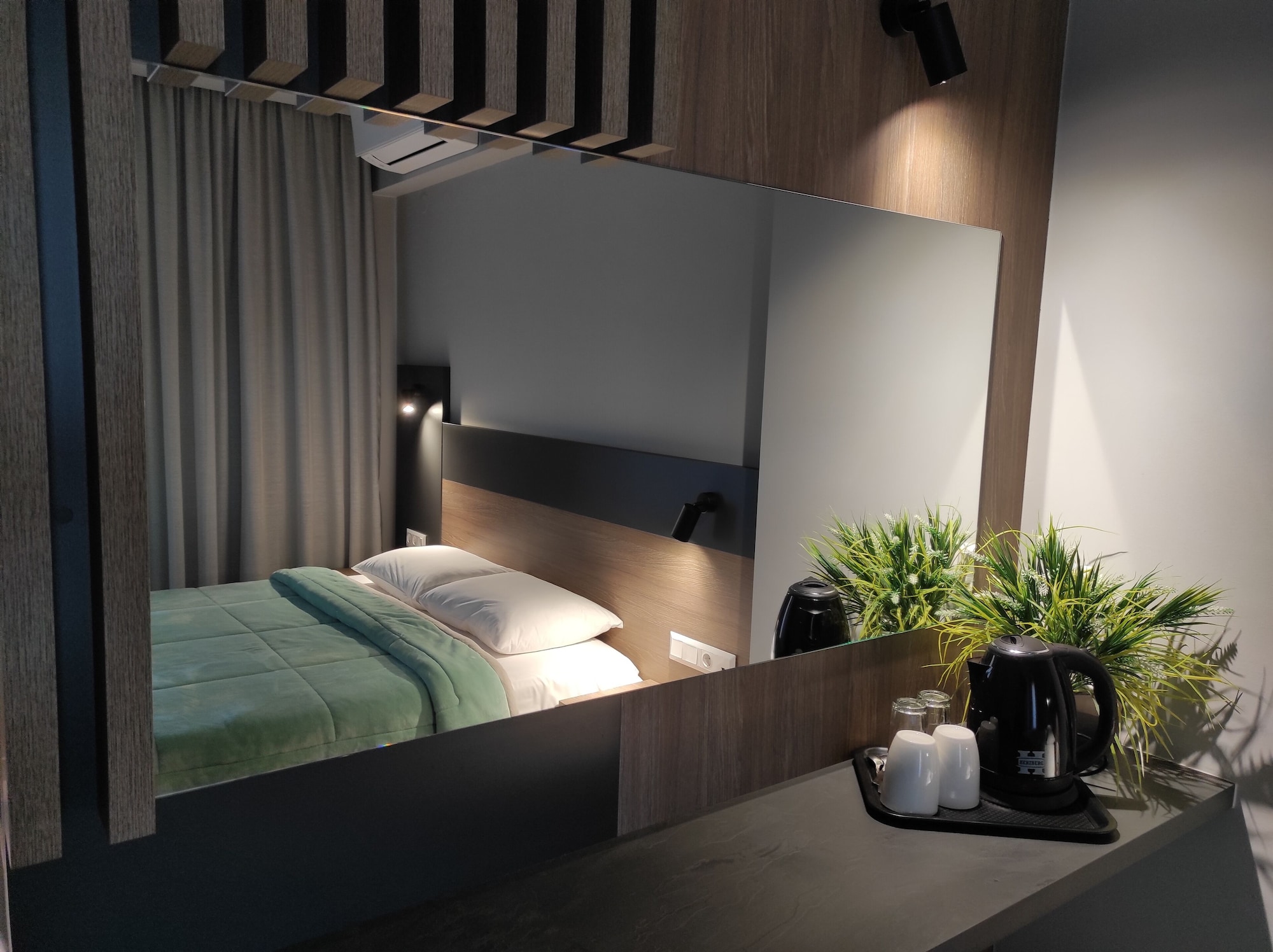 غرفة قياسية بسريرين منفصلين بشرفة، Elizabeth Queen Luxury Rooms 4/10