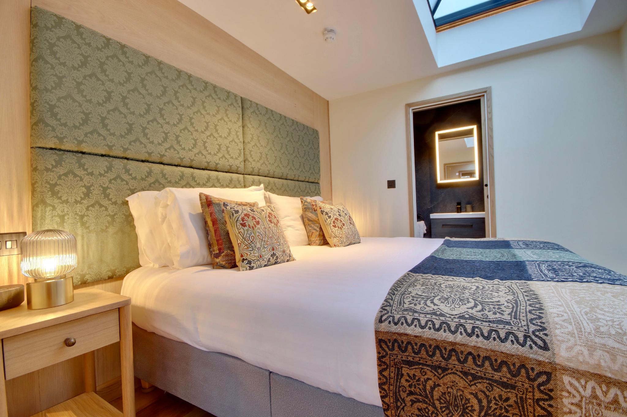 Junior Suite, King Bed