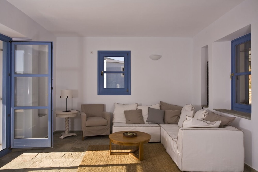 AEGEA BLUE CYCLADITIC RESORT(FOMERLY AEGEA BLUE VILLAS AND SUITES) 44/72