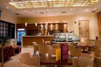 CRYSTAL CITY HOTEL 45/49