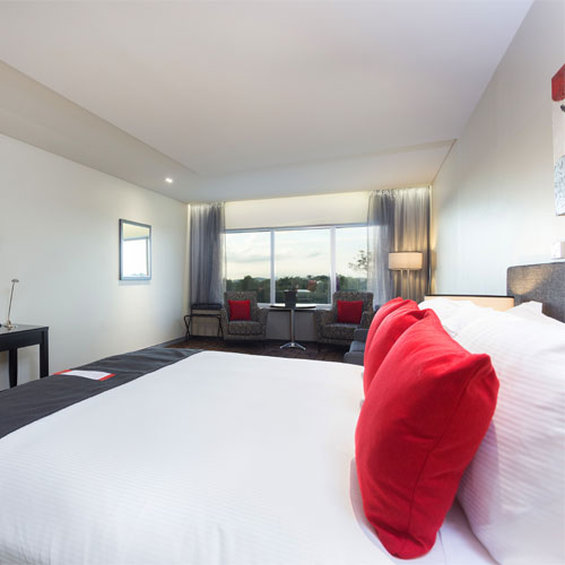 EXECUTIVE, SUITE, KING BED