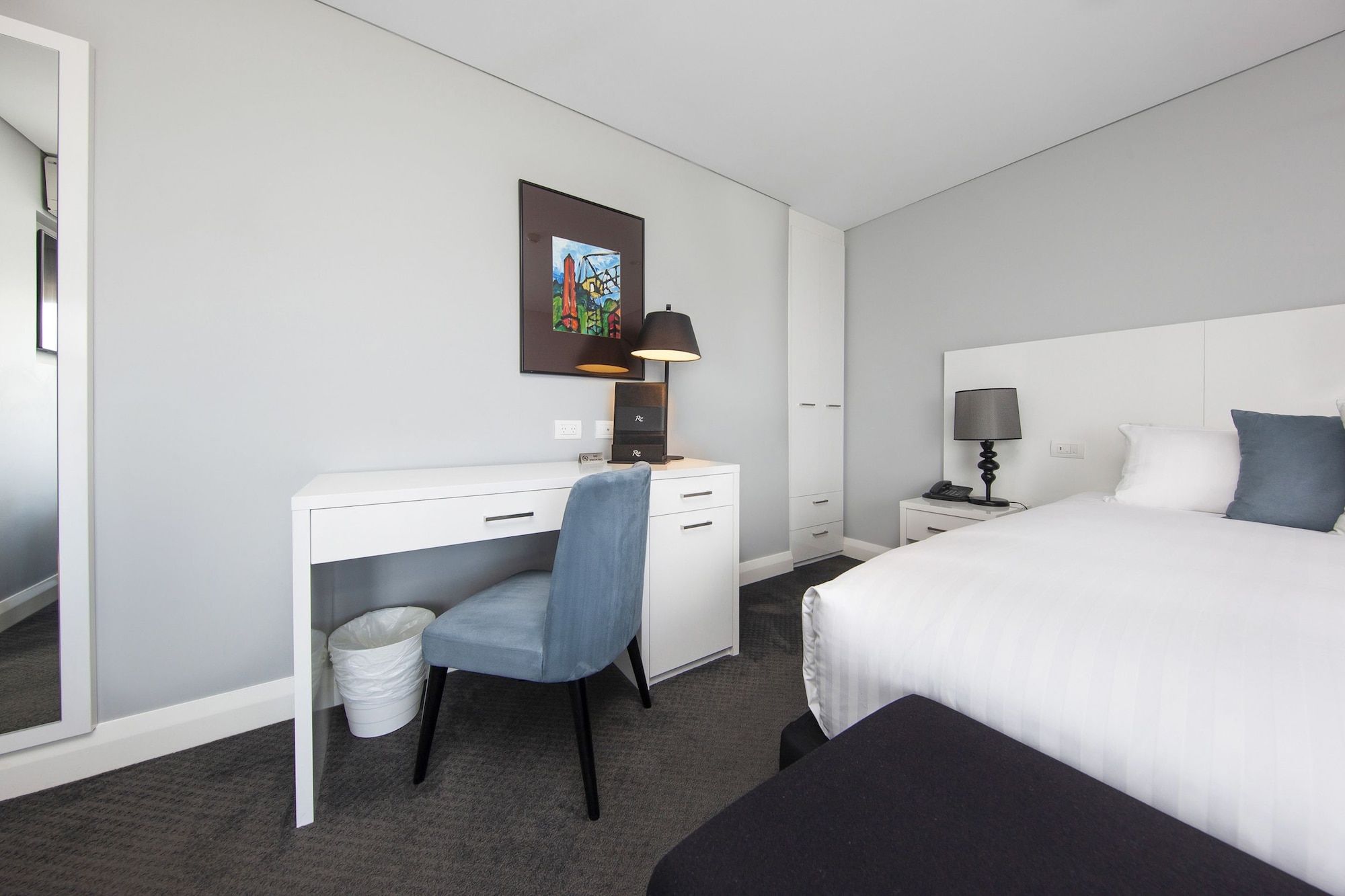 ROOM, KING BED, BALCONY