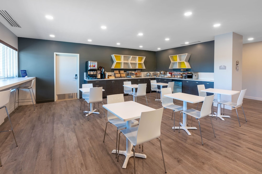 Microtel Inn and Suites by Wyndham Aurora 32/49