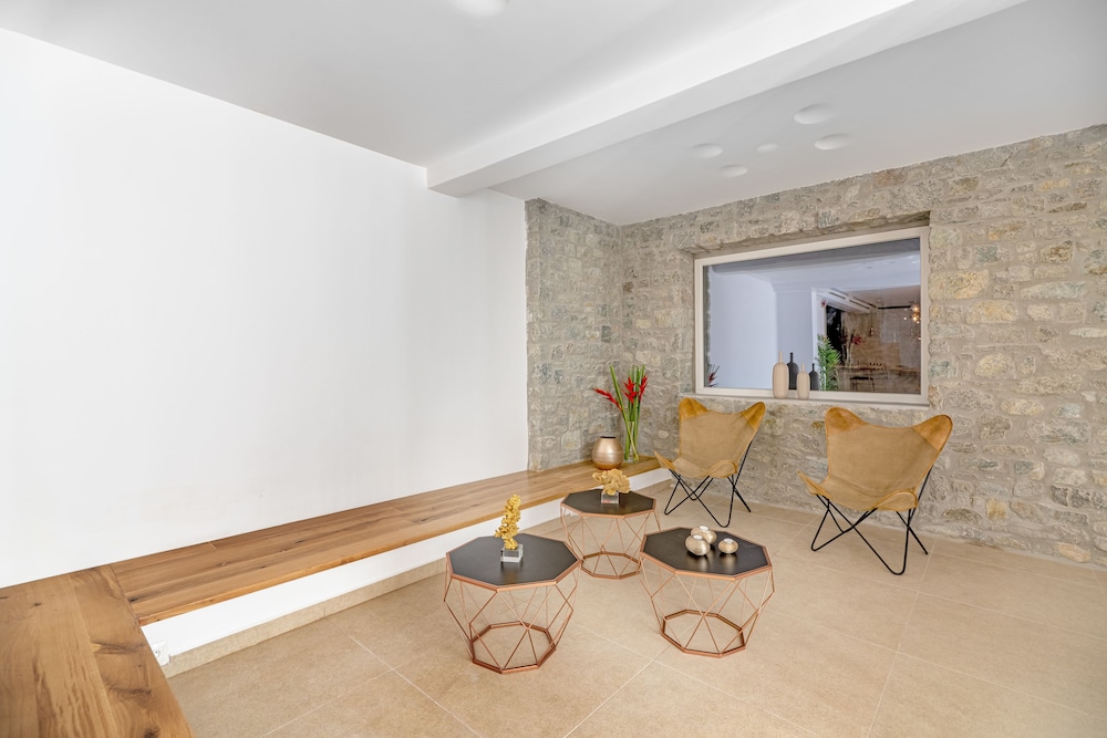 Omnia Mykonos Boutique Hotel & Suites 69/76