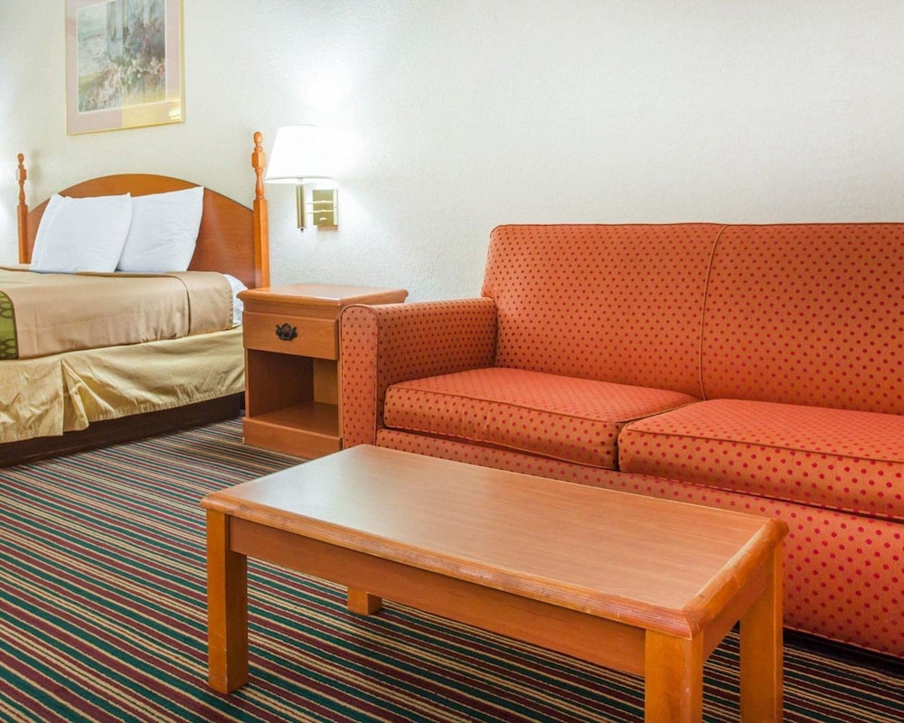 Rodeway Inn Stone Mountain 37/64
