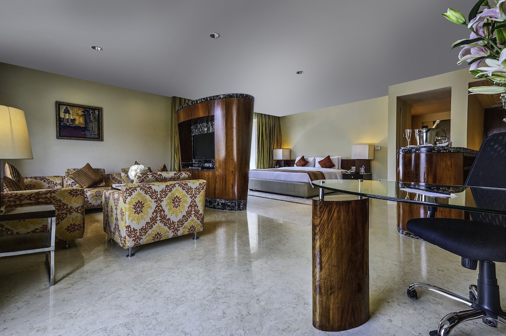 TAJ CLUB HOUSE 43/50