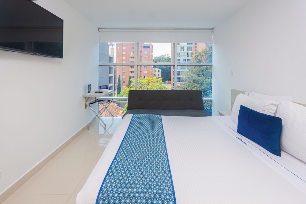 Hotel Laureles Plaza 11/63