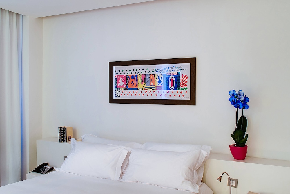 Hotel de Bourgtheroulde, Autograph Collection 10/38