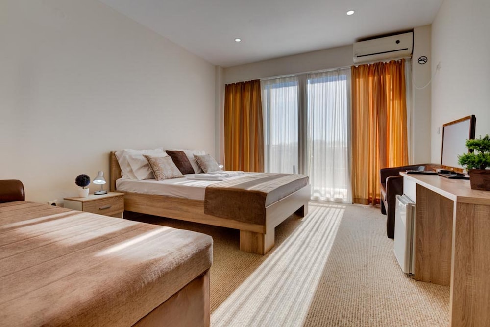Hotel Zan 10/32